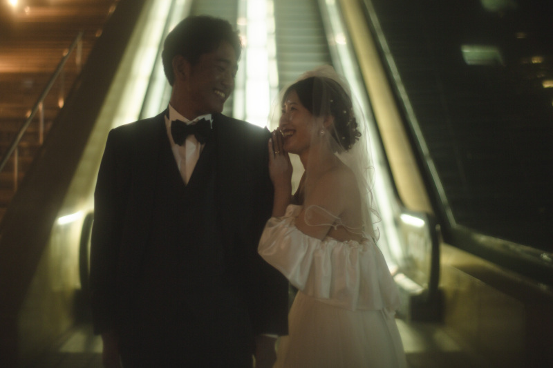 夜の街に溶け込む、ふたりだけの時間