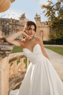 新作ドレス入荷してます!