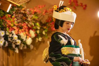 和装にあわせるアイテム【角隠し】とは？