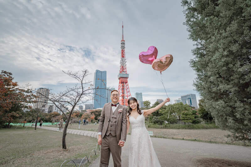 【冬の街並みに溶け込む】手をつないで歩いたふたりの前撮り日