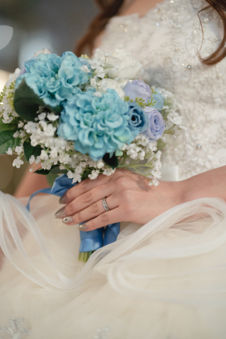 手元のネイルケアも