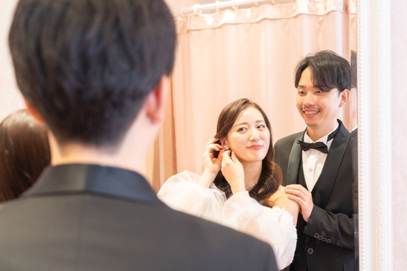 【春風を感じる3月】フォトウェディングでの動きのあるカット