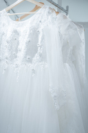 これからの季節に 袖ありウェディングドレス