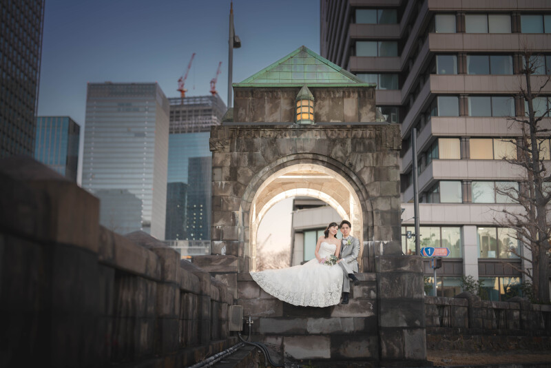 【冬の街並みに溶け込む】手をつないで歩いたふたりの前撮り日