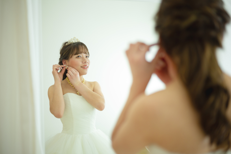 ドレスに合わせた耳元のアクセサリー選び♪