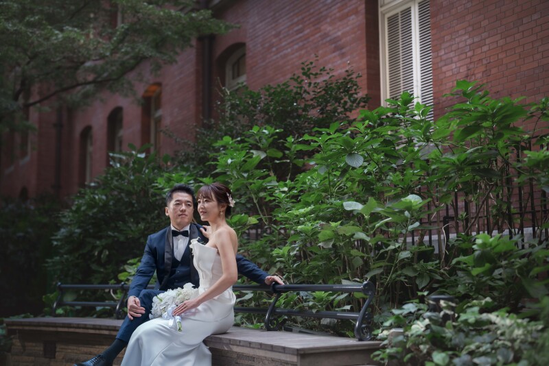 【冬の街並みに溶け込む】手をつないで歩いたふたりの前撮り日