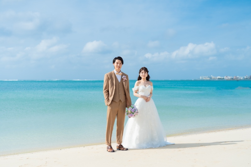 【海の見えるチャペルのご紹介】チャペル内から沖縄の美しい海を眺めることができます