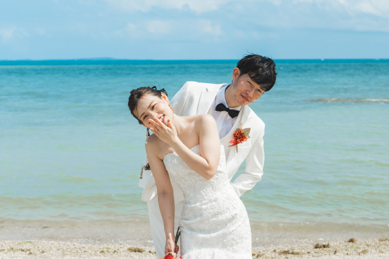 【海の見えるチャペルのご紹介】チャペル内から沖縄の美しい海を眺めることができます
