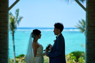 【海の見えるチャペルのご紹介】憧れのロケーション♡沖縄の海とチャペルで幸せ時間を