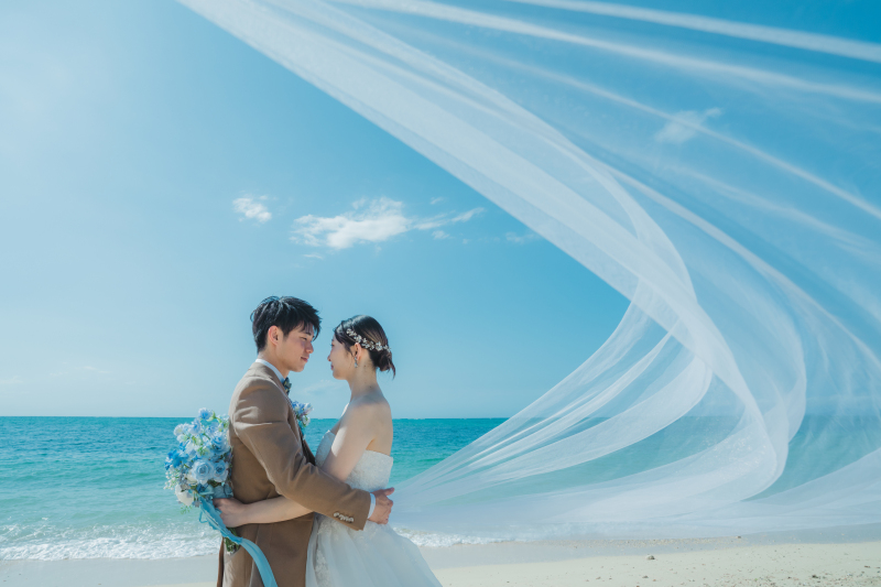 【海の見えるチャペルのご紹介】チャペル内から沖縄の美しい海を眺めることができます