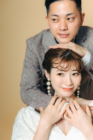 洋装スタジオ撮影のご紹介 〜シャビーウォール・オレンジバック紙〜