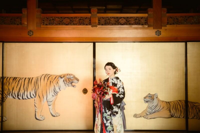 鮮やかな色打掛！「紅」「牡丹」
