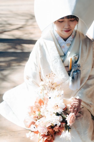 ブーケを活かしたコーディネート【かわいいVer】