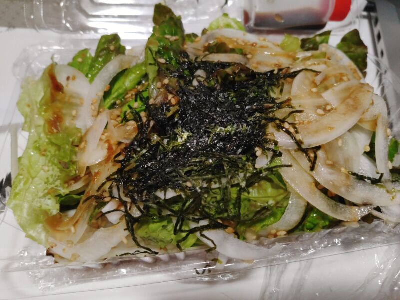 850円のとんかつ屋のサラダ