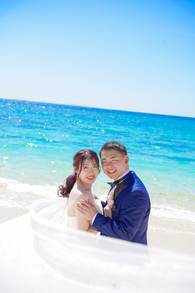 透き通る海と風に包まれて ― モメンバルビーチで叶えるフォトウェディング