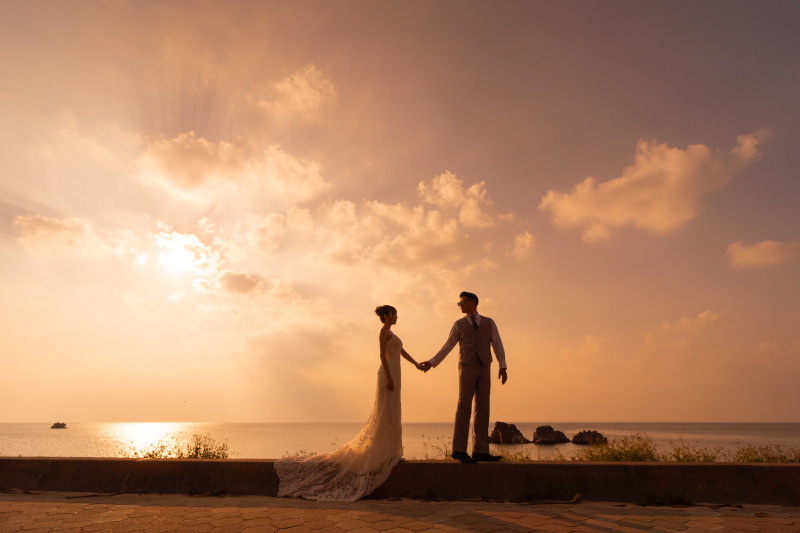 夕日に包まれるロマンチックフォト|サンセットプラン