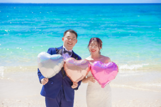 透き通る海と風に包まれて ― モメンバルビーチで叶えるフォトウェディング