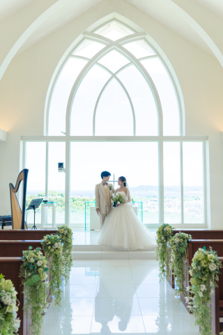 チャペルって神秘的♡ドレスや雰囲気をご紹介