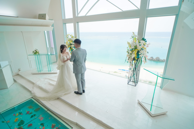 アラハビーチ＆高層階チャペル　沖縄ならではのフォトウェディング