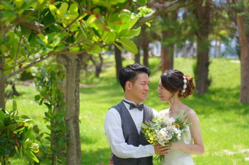 ビーチ沿いのグリーンで残すナチュラルフォト