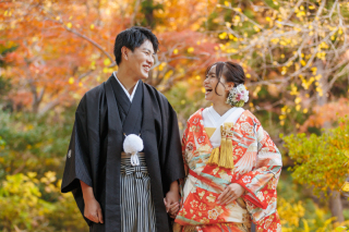 紅葉に包まれる三渓園で和装前撮りをする魅力とは？