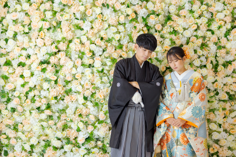 色打掛と晩秋の景色が引き出す華やかさ