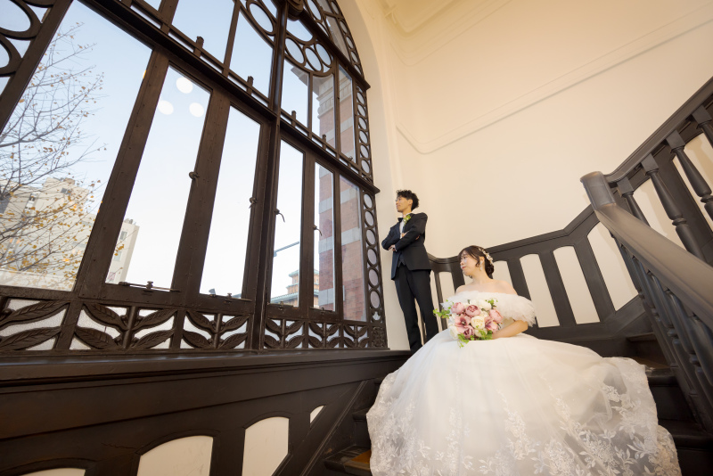 上品さと重厚感が漂うロケ地…横浜市開港記念会館のウェディング撮影が人気!