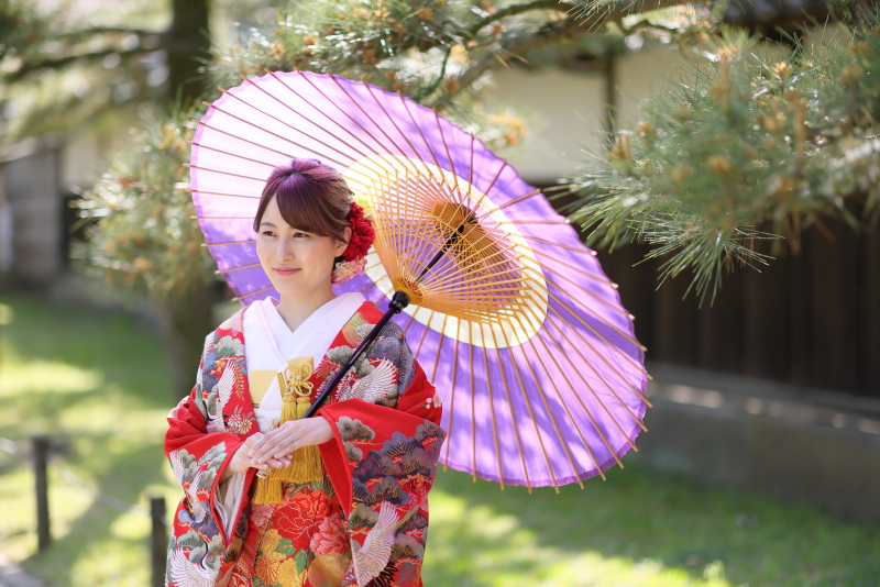 「和モダン」を際立たせる衣装とヘアメイクの選び方