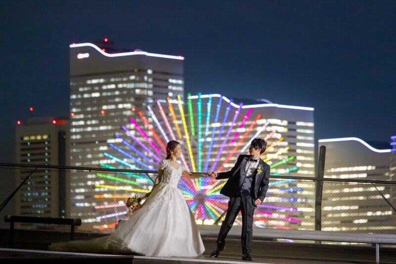 まるで映画のワンシーン！大さん橋でのドラマチックな夜景に包まれて