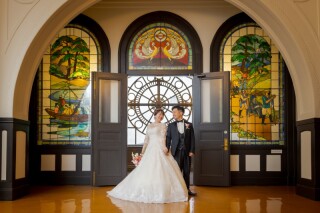 上品さと重厚感が漂うロケ地&hellip;横浜市開港記念会館のウェディング撮影が人気！