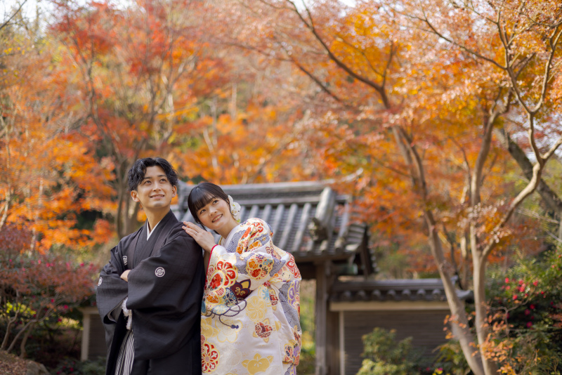 三渓園に紅葉が色づく頃…ふたりだけの物語と誓いを前撮りに!