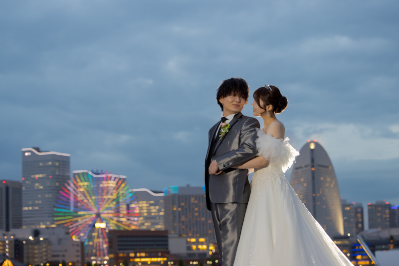 赤レンガ倉庫や大観覧車を背景に！横浜らしさが魅力の大さん橋でのフォトウェディング