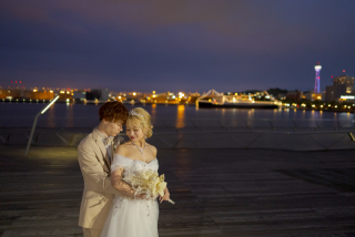 海風に誘われて…開放感あふれる大さん橋がふたりの物語を彩る瞬間