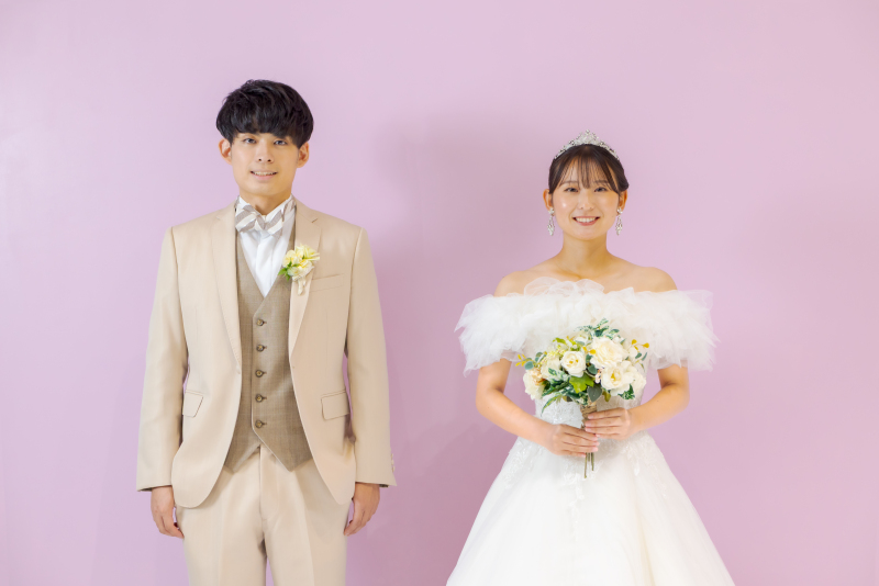 レトロモダンな雰囲気にぴったりのドレススタイルとは?