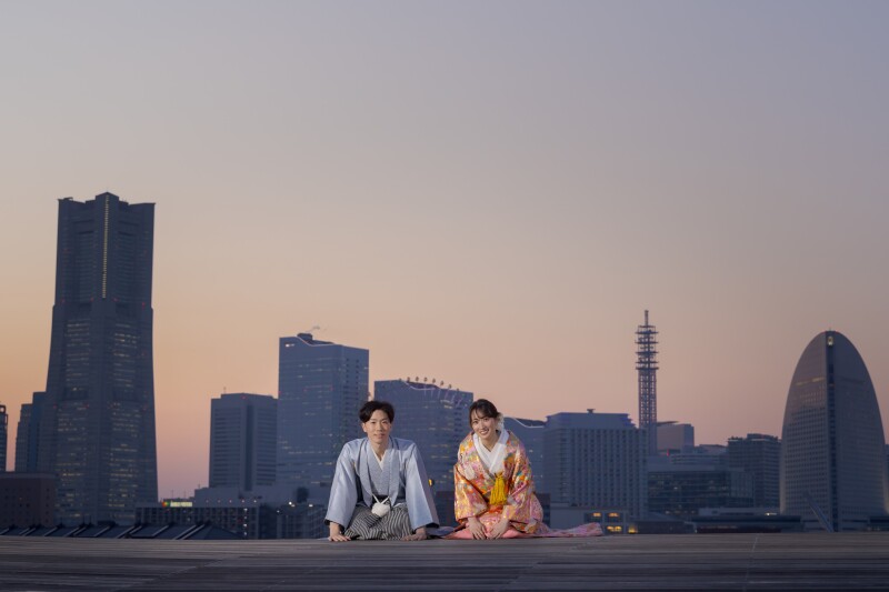 和装が映える大さん橋のシーン