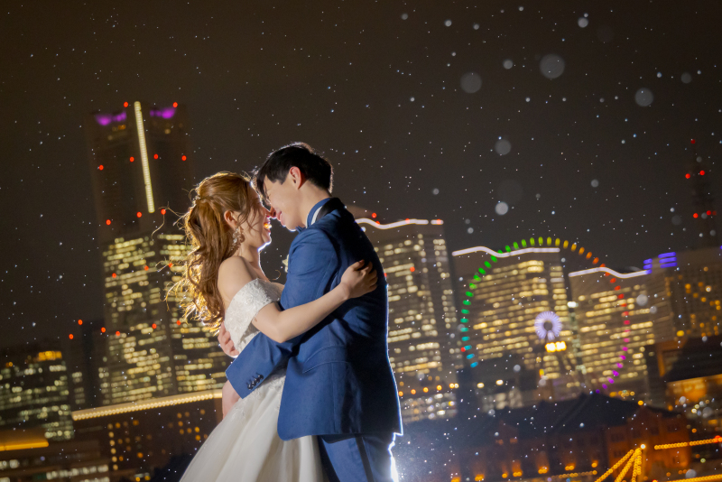 レトロモダンな雰囲気にぴったりのドレススタイルとは?