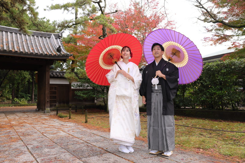 白無垢が引き立つ三溪園の紅葉スポット