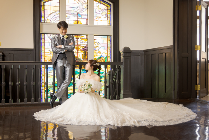 上品さと重厚感が漂うロケ地…横浜市開港記念会館のウェディング撮影が人気!