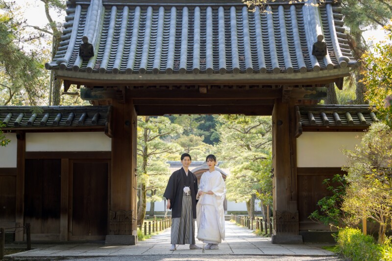 和装が映える大さん橋のシーン