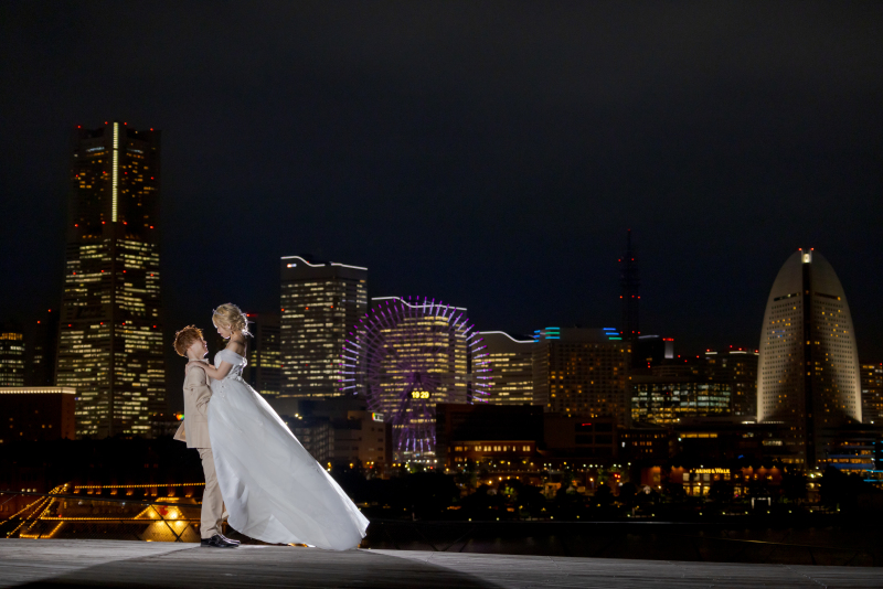 まるで映画のワンシーン！大さん橋でのドラマチックな夜景に包まれて