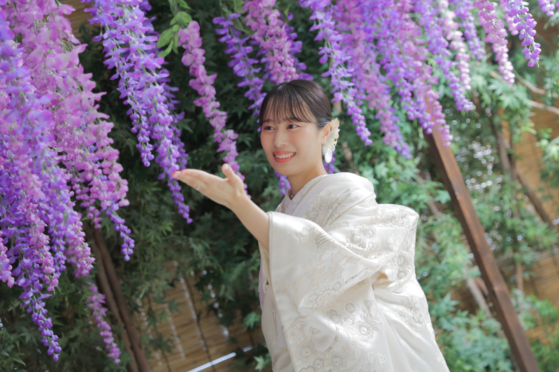 屋内庭園と洋装スタジオでのウェディングフォト