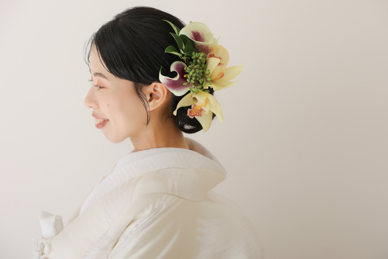 和装シニヨンヘア生花アレンジ