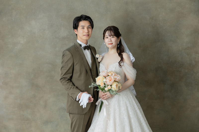 光を味方にする、主役級ウェディングドレス