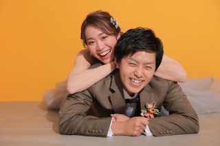 カラーパネルでの撮影ポーズ 5選!! 【ハウススタジオ】