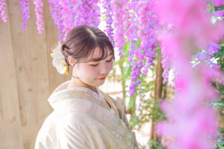 白無垢×洋髪綿帽子スタイル 〜お花を添えて、自分らしく着こなす和装フォト〜