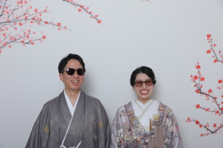 遊びゴコロをプラス!サングラス小物でおしゃれな一枚に