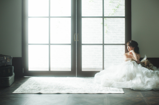 洋装モダンスタジオのやわらかな光で