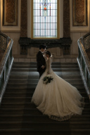 存在感のある中央階段を背に