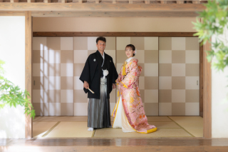 和装:屋内庭園+洋装:ハウススタジオ