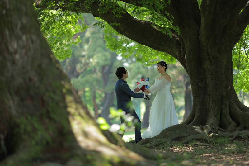 緑と青が美しい季節に。庄内緑地公園で残す、爽やかなブライダルフォト